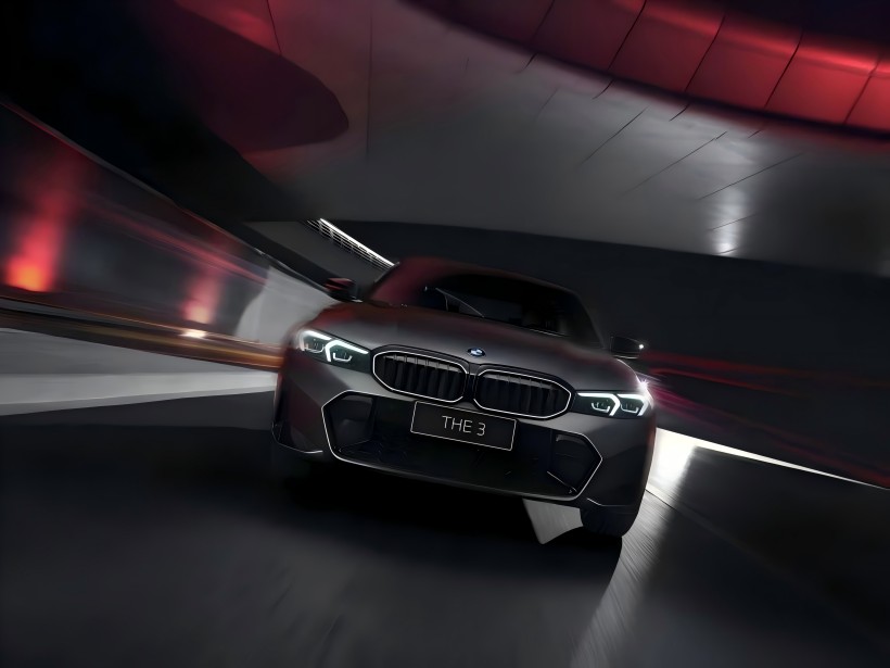 BMW 3 Serisi 50. Yıllık Sınırlı Sürümün resmi görüntüleri yayınlandı. 2.500 adet ile sınırlı ve özel boya vb. İle donatılmıştır.