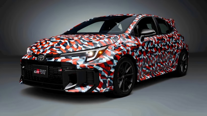 GRMN yüksek performanslı sürümünün prototipi? 13 Nisan'da piyasaya sürülecek GR Corolla'nın yeni versiyonunun resmi teaser görüntüleri