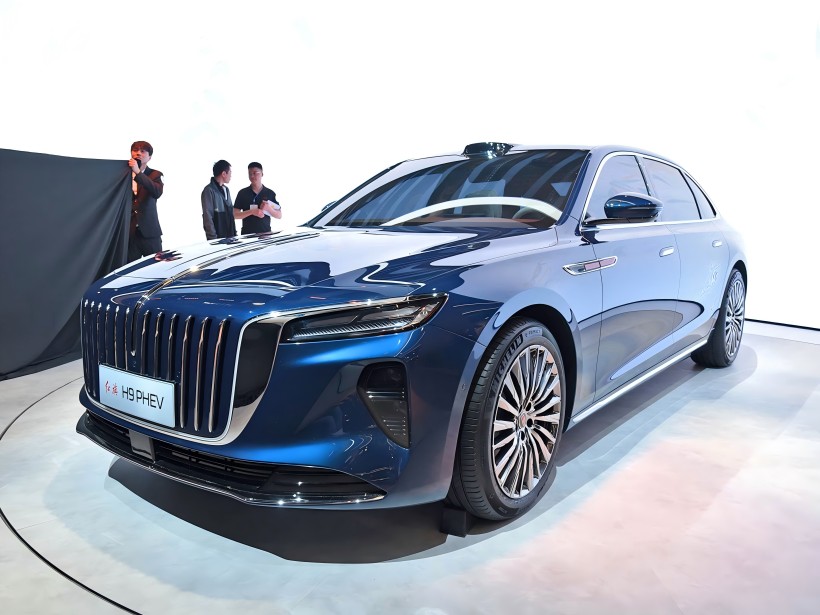 Hybrid güç aktarma organında 2.0T fişiyle çalışan ve aktif bir süspansiyonla donatılmış Hongqi H9 PHEV, 2025'in ikinci yarısında başlatılacak.
